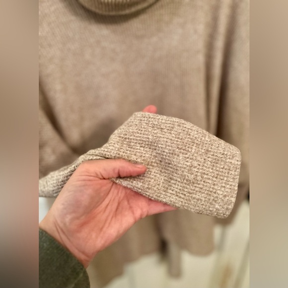 Hudson Gray Oversized Soft Turtleneck Sweater Oatmeal Hi-Low Hem M - Picture 3 of 8